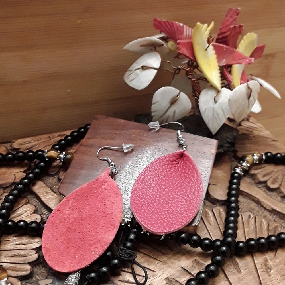 /NEW Red Genuine Leather Free Flow Teardrops - Picture 4 of 8